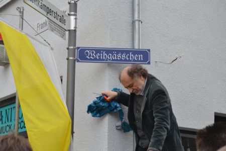 Enthüllung Straßenschild Weihgässchen