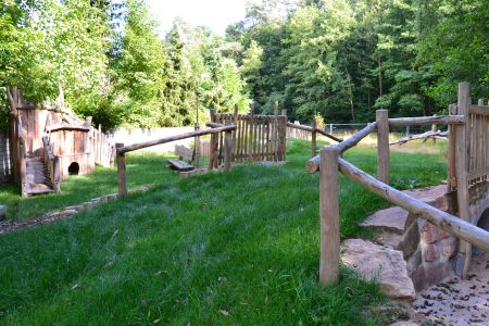 Spielplatz Rödermark, Ober-Roden, Plattenhecke