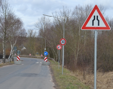Ausfahrt "Tor zum Industriegebiet" Teil der "Messenhäuser Installation"