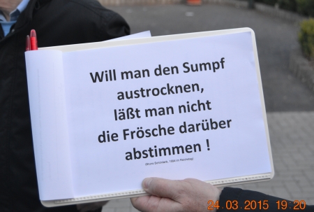 Schild auf der Demo zum Haushalt 2015/2016 der Stadt Rödermark