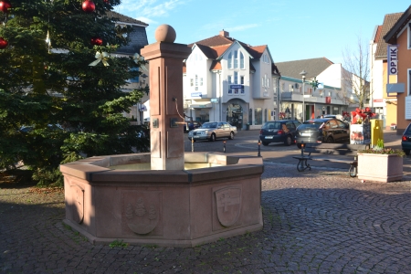 Rödermark. Brunnen Marktplatz