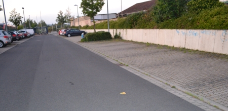 Freie Parkplätze am Bahnhof. Zufahrt Eisenbahnstraße 7.00h