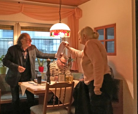 Unterschriftenliste an H. Kern übergeben.