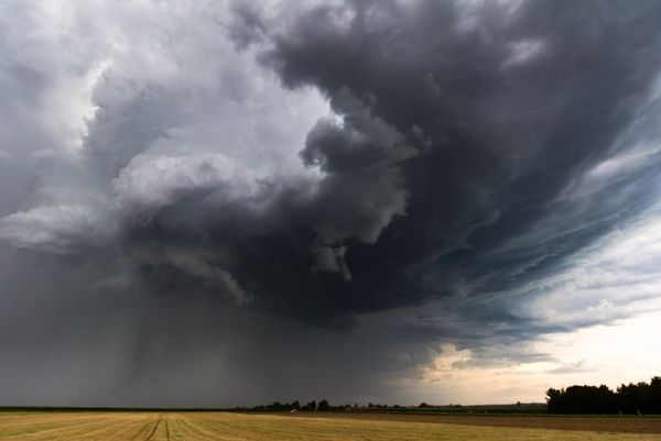 Dunkle Wolken in der Glaskugel.