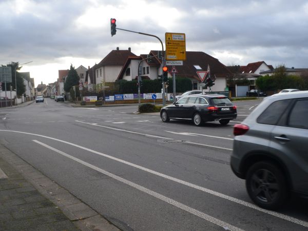 Ausnahmsweise mal ohne Verkehr. Kipferl Kreuzung