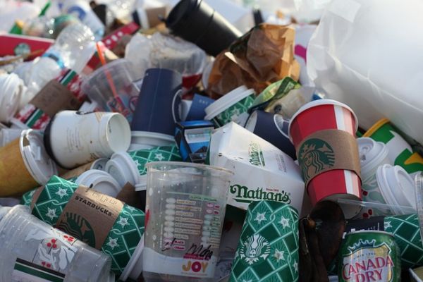 Weniger Plastikmüll durch neues Gesetz?